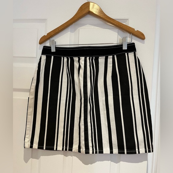 🖤Urban Outfitters mini skirt🖤 - Picture 2 of 4